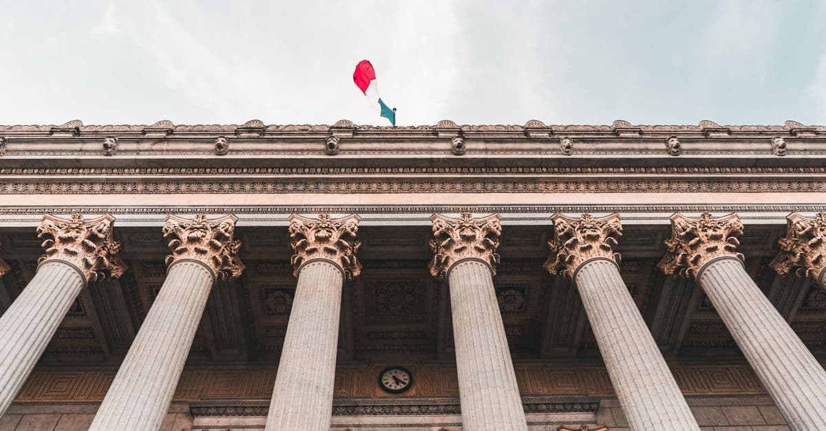 GASB 87: government building with classical columns