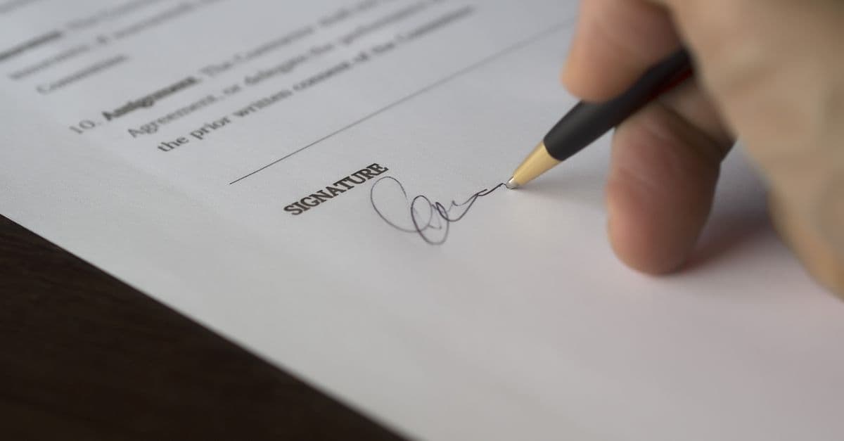 Lease modification accounting: hand signing a formal contract