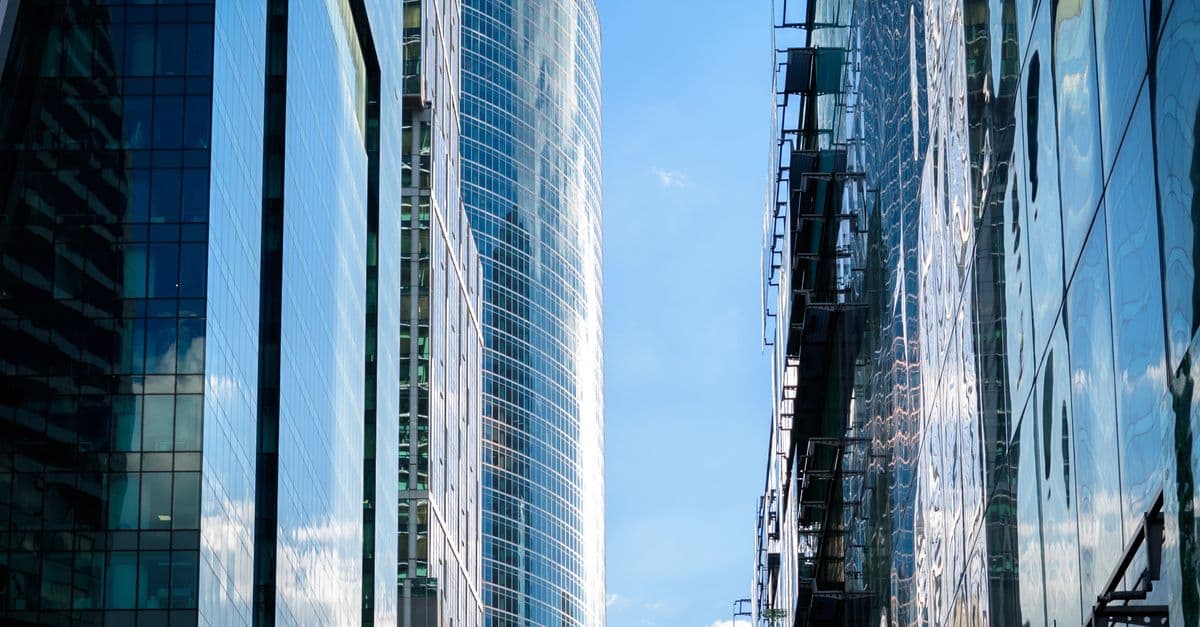 Visual Lease alternatives: commercial real estate office skyline